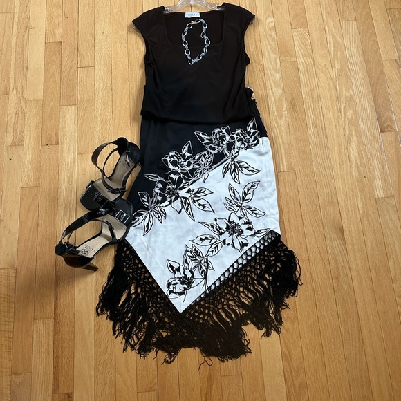 Classic ~ Timeless skirt from Cache - Picture 2 of 3